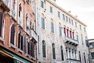 Fototapeta na wymiar Hausfassaden in Venedig 