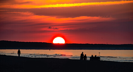 Fototapeta na wymiar Sonnenuntergang auf der Insel Usedom an der Ostsee, Zinnowitz, Ostseebad, Strand, Postkarten Landschaft