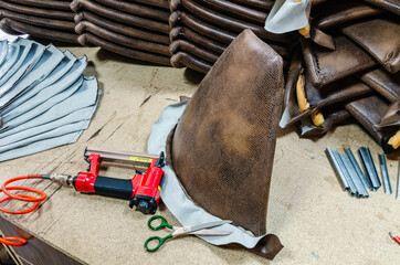 manufacture of upholstered furniture, furniture upholstery with a pneumatic stapler