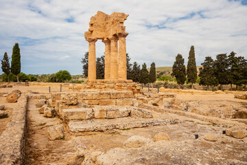 Valley of the Temples; Sicilian: Vaddi di li Tempri) is an archaeological site in Agrigento 