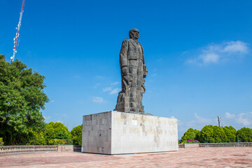 Estatua de Benito Juárez en el parque del Cerro de las Campanas en la ciudad de Querétaro, México.