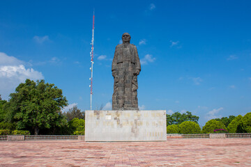 Estatua de Benito Juárez en el parque del Cerro de las Campanas en la ciudad de Querétaro,...