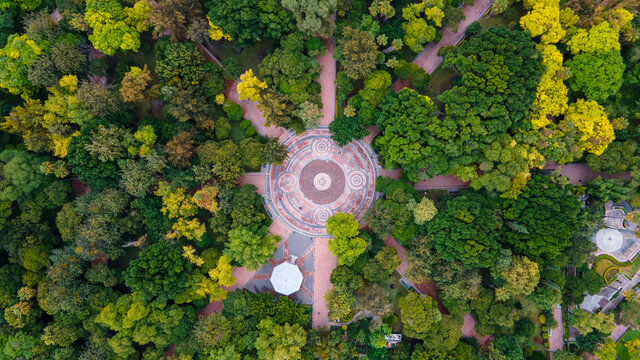 Vista a&eacute;rea de las construcciones y parques del centro de la ciudad de Santiago de Quer&eacute;taro, Quer&eacute;taro. M&eacute;xico.