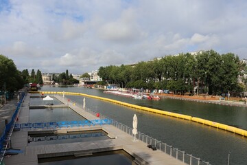 La Baignade, piscine extérieure dans le bassin de la Villette, ville de Paris, France