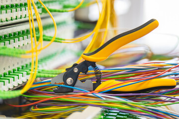 Stripper tool for optical fiber cables and optical distribution frame, telecommunication network...