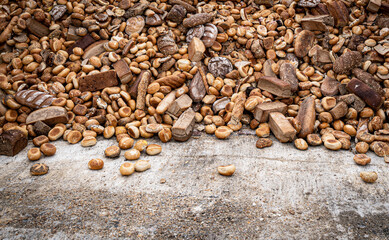Recycling - Bäckereiabfälle, alte Backwaren werden in der Schweinefütterung verwertet.