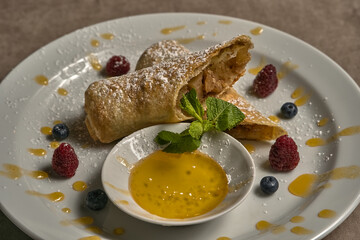 Apple strudel with honey