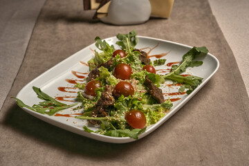 Fried meat with tomatoes and lettuce