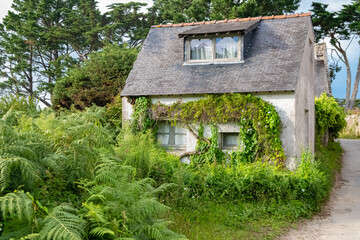Brittany, Ile aux Moines island in the Morbihan gulf, typical house in the village
