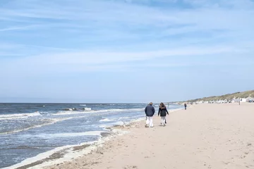 Gardinen Walk on the Beach of Wijk aan Zee, Noord-Holland Province, The Netherlands © Holland-PhotostockNL