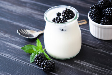 yogurt with blackberries