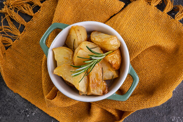 roasted potatoes with rosemary and spicy paprika