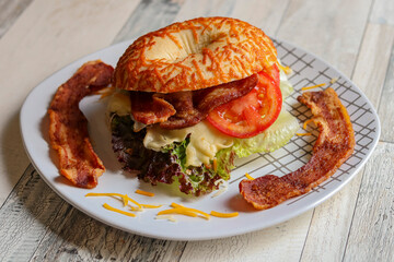 bagels ensalada tocino