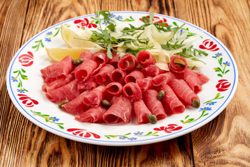 beef rolls with lemon and herbs