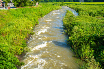 Obraz premium 富山県中新川郡上市町の中山から立山の剱岳を望む登山をしている風景 A view of mountain climbing with a view of Tsurugidake in Tateyama from Nakayama in Kamiichi Town, Nakashinagawa County, Toyama Prefecture.