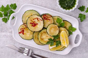 Fried zucchini with green sauce
