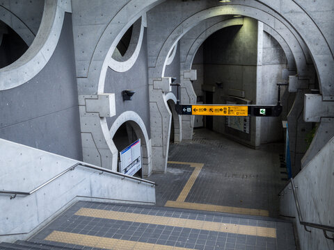 宇治駅改札抜けて