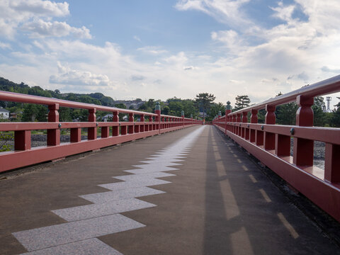 宇治川の橋にて