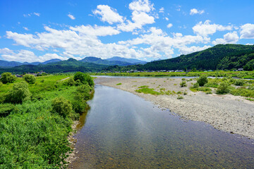 Fototapeta na wymiar 関川村に青空が広がる夏の風景