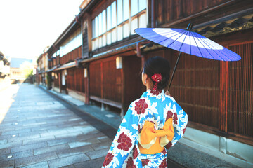 金沢 ひがし茶屋街と着物姿の女性