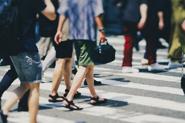 横断歩道を渡る人々 ビジネスイメージ