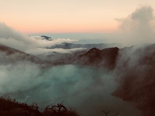 Mount Ijen krater, Indonesia © CJ