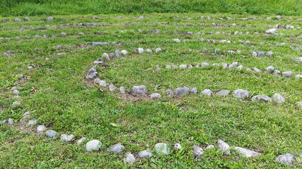 Weg durch Windungen Steinlabyrinth