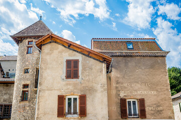 Dans les rues de Saint-Chef
