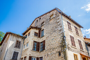 Dans les rues de Saint-Chef