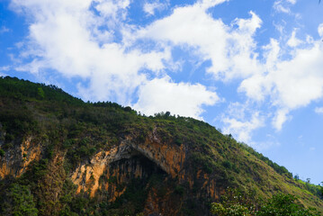 Fototapeta na wymiar mountain and blue sky
