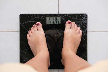 Top view picture of foot on body weight scale