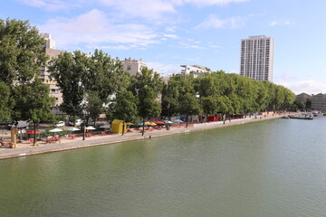Le bassin de La Villette, qui fait partie des grands canaux parisiens, ville de Paris, France