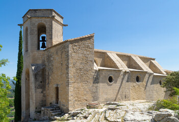 Fototapeta na wymiar Église Notre-Dame d'Alidon, Oppède-le-Vieux, dans le Lubéron, Provence, France