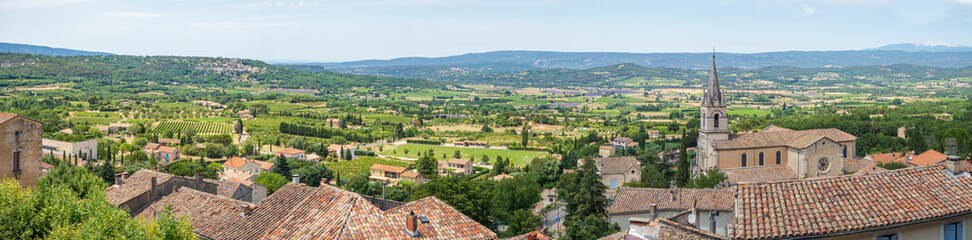 Fototapeta na wymiar Bonnieux. Panorama sur la campagne du Lubéron depuis le village. Provence. France