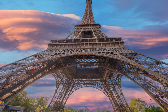 Vertical view of eiffel tower in paris from ground perspective