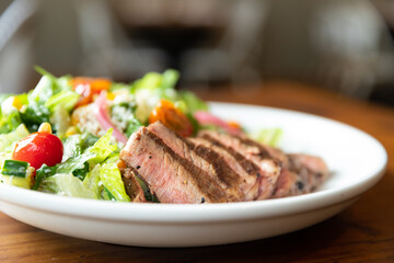 Steak Salad with Tomato and Onion