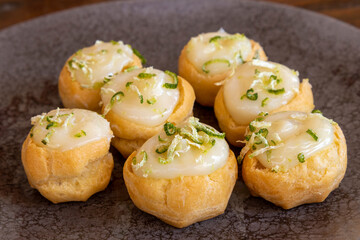 sweet stuffed with lemon cream, known as Carolina lemon