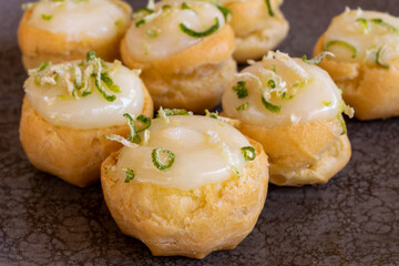 sweet stuffed with lemon cream, known as Carolina lemon