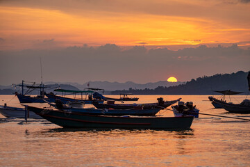 Fototapeta na wymiar Beautiful sunset at Koh Teab , crab conservation bank, Chumphon, Thailand