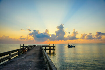 Obraz premium A beautiful sunrise at jetty in summer .Southern in Thailand