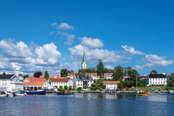 Fototapeta premium Blick auf die Stadt Lillesand in Norwegen