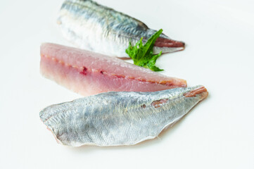 三枚におろしたアジ