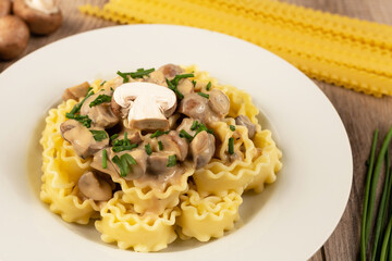Mafaldine Pasta mit Champignon Pilzsauce