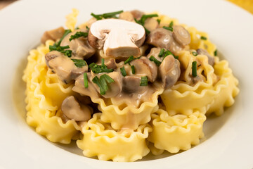 Mafaldine Pasta mit Champignon Pilzsauce