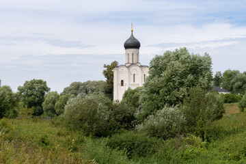 Fototapeta na wymiar The Church of the Intercession of the Holy Virgin on the Nerl River or 