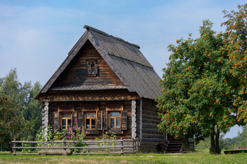 Fototapeta na wymiar A wooden Russian hut, the traditional home of a Russian peasan. Suzdal, Russia