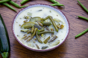  Zupa z fasolki szparagowej i cukinii