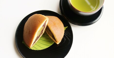 和菓子　栗どら焼き　お茶