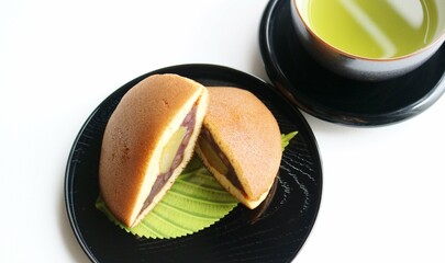 和菓子　栗どら焼き　お茶