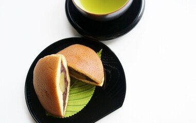 和菓子　栗どら焼き　お茶